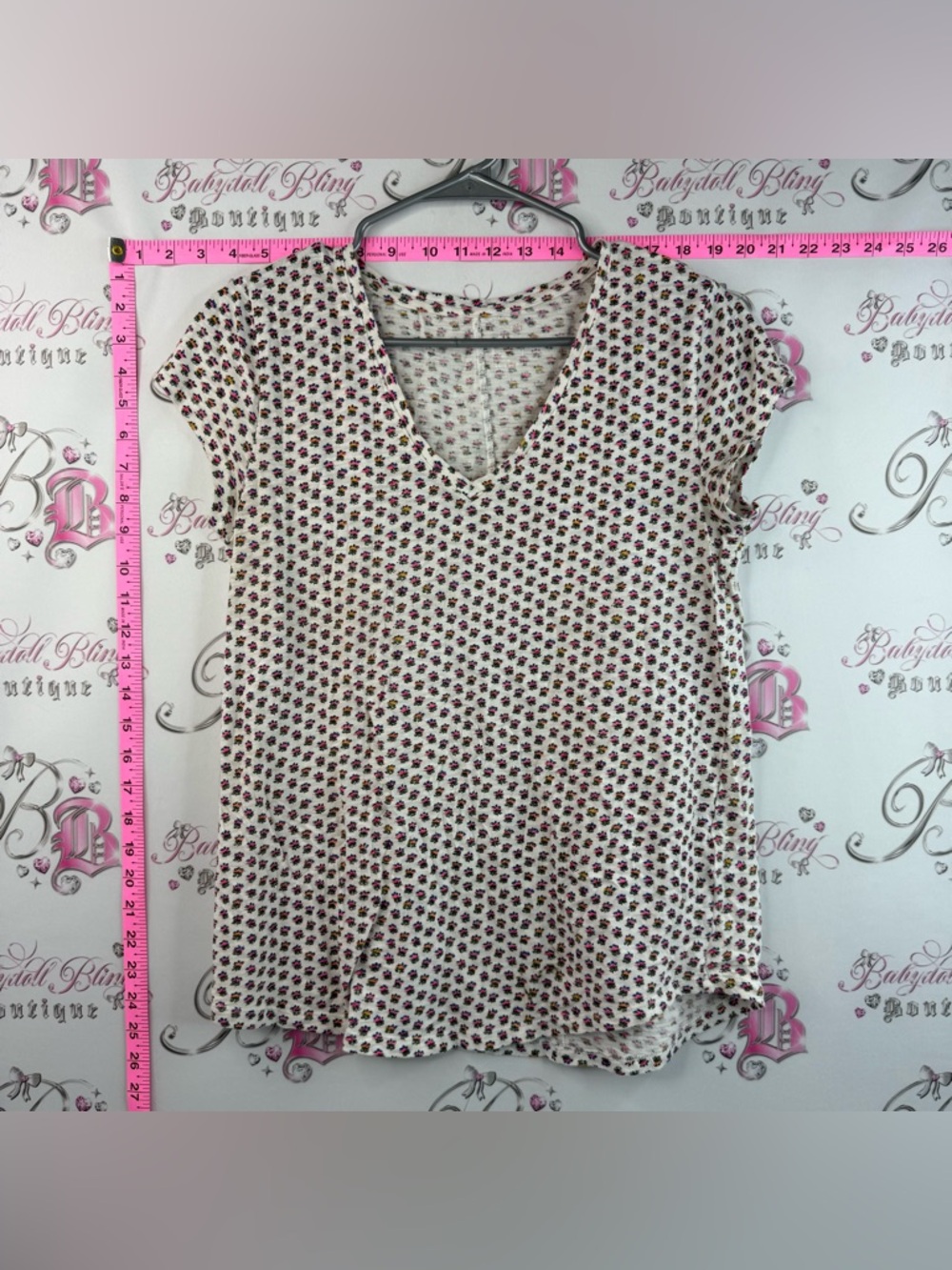 GAP tshirt top Flowy V neck top Cream Short Sleeve Top with Pink Floral Print